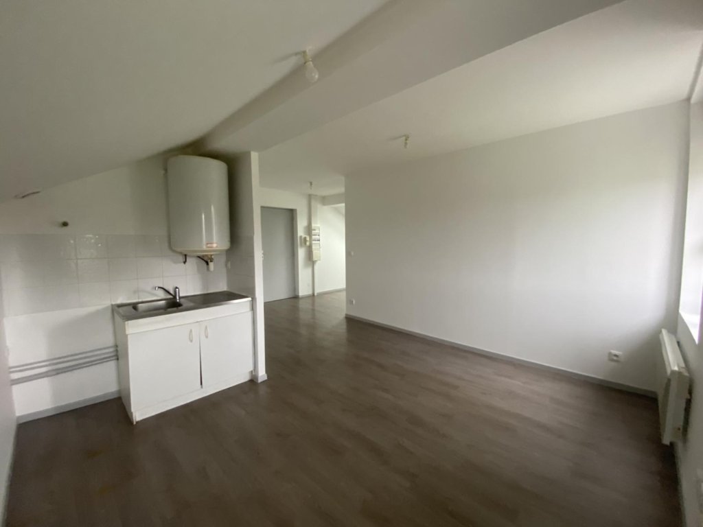 APPARTEMENT T2 A LOUER - MONTROND LES BAINS - 33.71 m2 - 415 &euro; charges comprises par mois