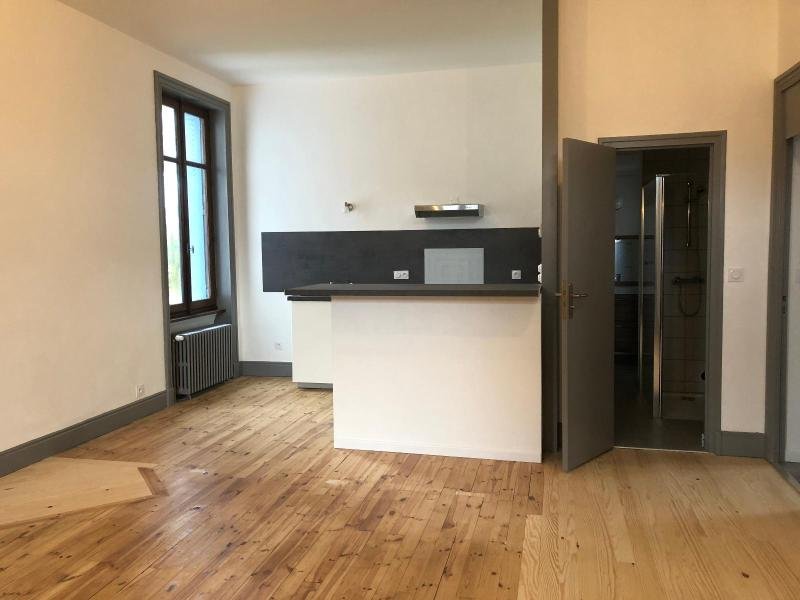 APPARTEMENT T4 A LOUER - FEURS - 71.51 m2 - 656 &euro; charges comprises par mois