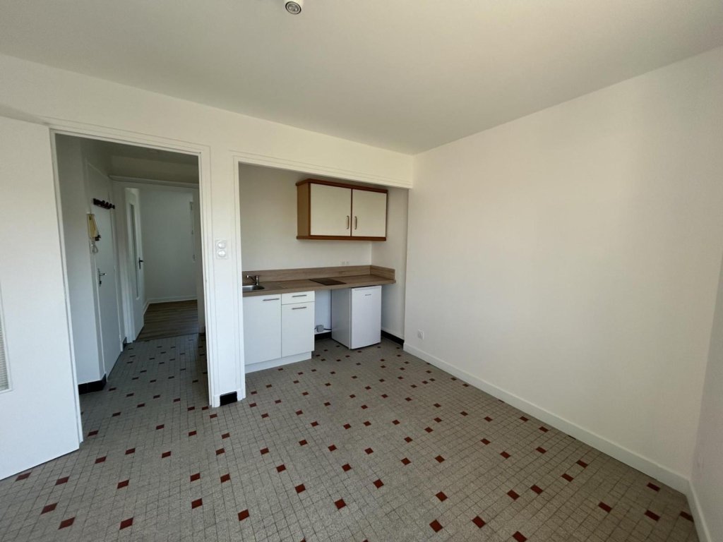 STUDIO A LOUER - MONTBRISON - 28.83 m2 - 420 &euro; charges comprises par mois