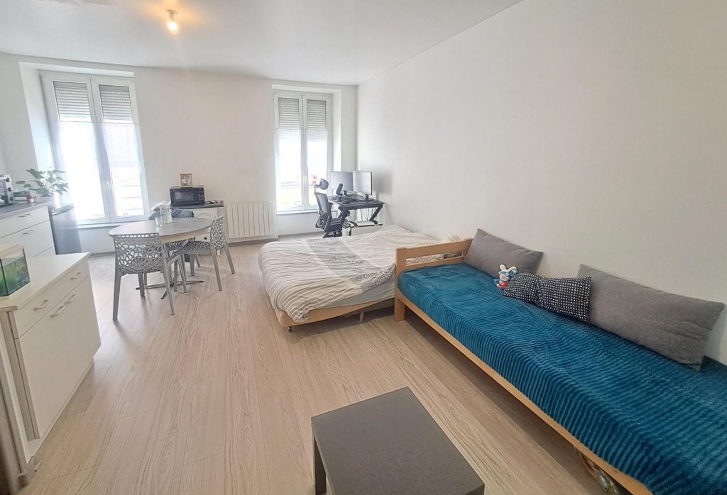 STUDIO A LOUER - CHAZELLES SUR LYON - 28.95 m2 - 400 &euro; charges comprises par mois