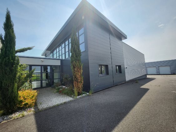 BOUTIQUE A LOUER - ST SYMPHORIEN SUR COISE - 6 000 &euro; HC par mois
