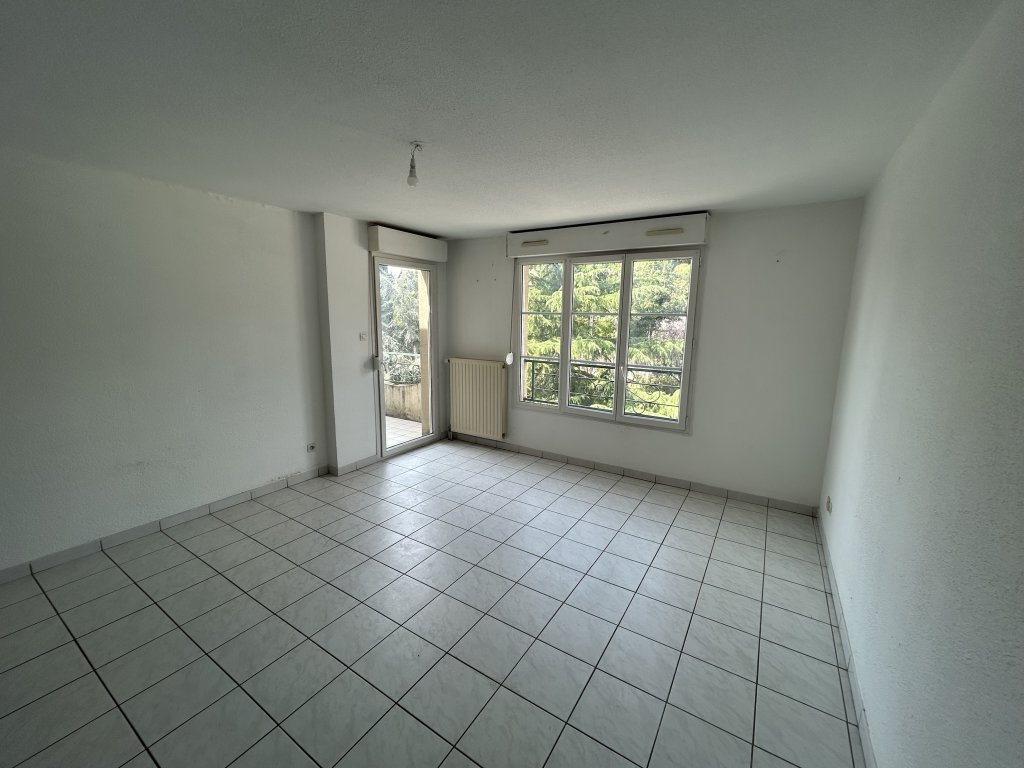 APPARTEMENT T4 A LOUER - ST GALMIER - 86.37 m2 - 880 &euro; charges comprises par mois