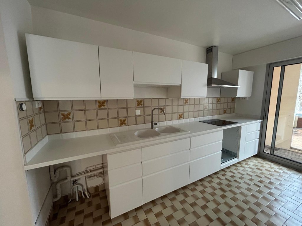 APPARTEMENT T3 A LOUER - FEURS - 95.35 m2 - 805 &euro; charges comprises par mois