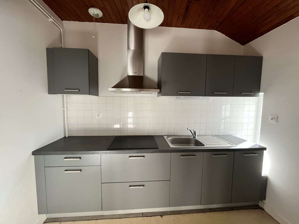 APPARTEMENT T3 A LOUER - SAVIGNEUX - 51.37 m2 - 480 &euro; charges comprises par mois
