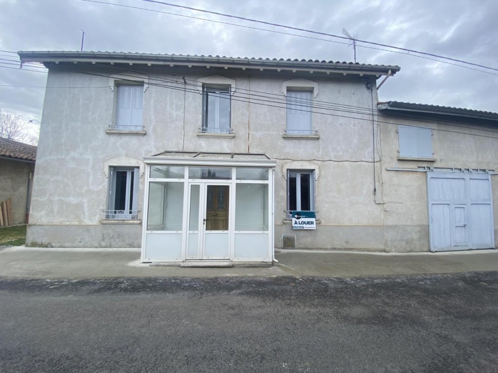 MAISON A LOUER - CHALAIN D UZORE - 84.25 m2 - 700 &euro; charges comprises par mois