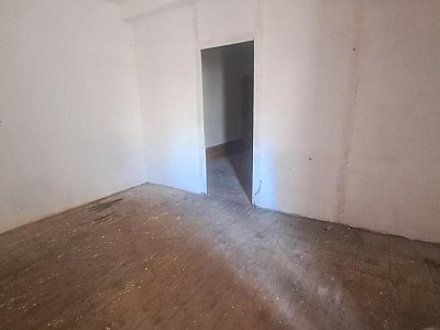 BOUTIQUE A LOUER - CHAZELLES SUR LYON - 80 m2 - 499 € HC par mois