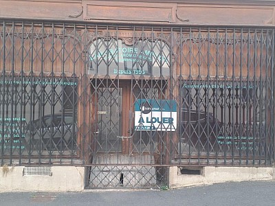 BOUTIQUE A LOUER - CHAZELLES SUR LYON - 80 m2 - 499 € HC par mois