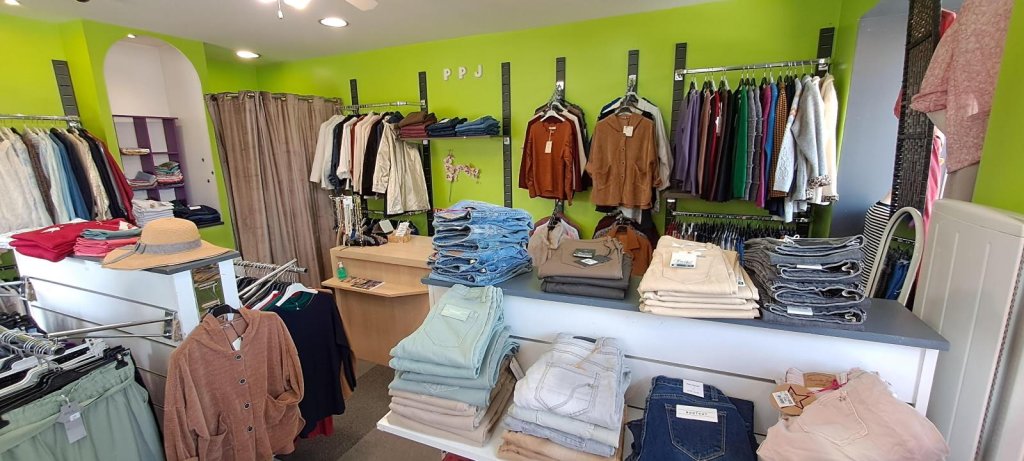 BOUTIQUE A LOUER - CHAZELLES SUR LYON - 470 &euro; HC par mois