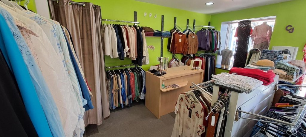 BOUTIQUE A LOUER - CHAZELLES SUR LYON - 470 &euro; HC par mois