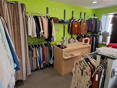 BOUTIQUE A LOUER - CHAZELLES SUR LYON - 470 € HC par mois