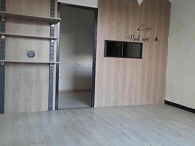 BOUTIQUE A LOUER - FEURS - 28 m2 - 350 &euro; HC par mois