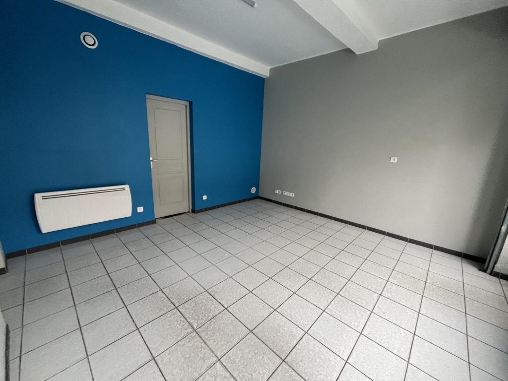 BOUTIQUE A LOUER - MONTBRISON - 27.09 m2 - 328 &euro; HC par mois