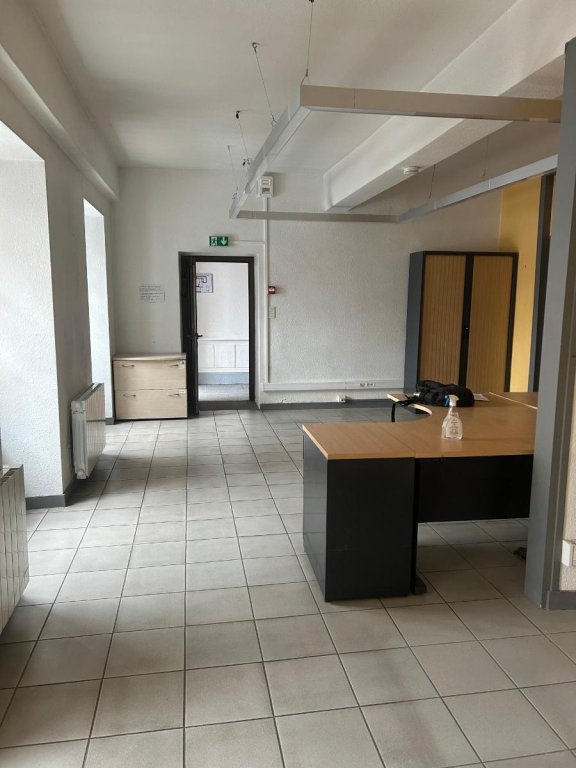BOUTIQUE A LOUER - MONTBRISON - 690 &euro; HC par mois