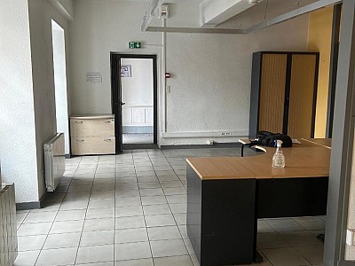 BOUTIQUE A LOUER - MONTBRISON - 690 &euro; HC par mois