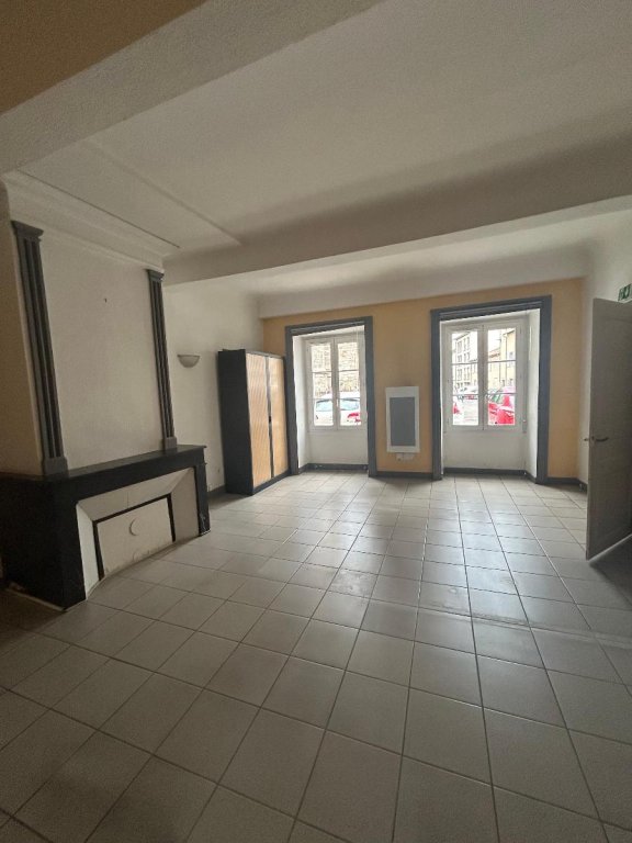 BOUTIQUE A LOUER - MONTBRISON - 690 &euro; HC par mois