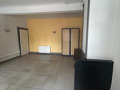 BOUTIQUE A LOUER - MONTBRISON - 690 &euro; HC par mois