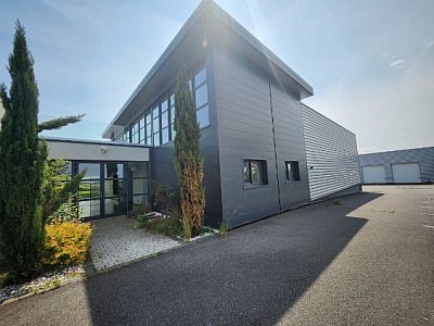 BOUTIQUE A LOUER - ST SYMPHORIEN SUR COISE - 6 000 € HC par mois