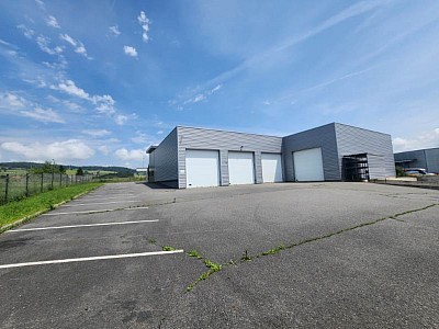 BOUTIQUE A LOUER - ST SYMPHORIEN SUR COISE - 6 000 € HC par mois