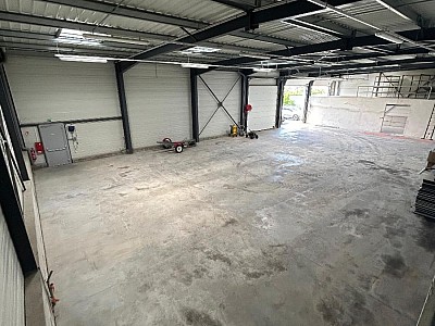 BOUTIQUE A LOUER - ST SYMPHORIEN SUR COISE - 6 000 € HC par mois