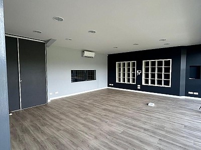 BOUTIQUE A LOUER - ST SYMPHORIEN SUR COISE - 6 000 € HC par mois