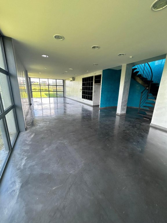BOUTIQUE A LOUER - ST SYMPHORIEN SUR COISE - 6 000 &euro; HC par mois