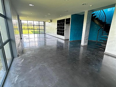 BOUTIQUE A LOUER - ST SYMPHORIEN SUR COISE - 6 000 € HC par mois