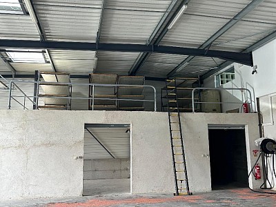 BOUTIQUE A LOUER - ST SYMPHORIEN SUR COISE - 6 000 € HC par mois