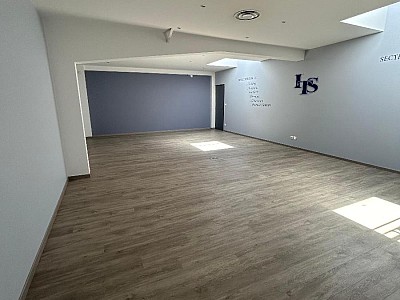 BOUTIQUE A LOUER - ST SYMPHORIEN SUR COISE - 6 000 € HC par mois