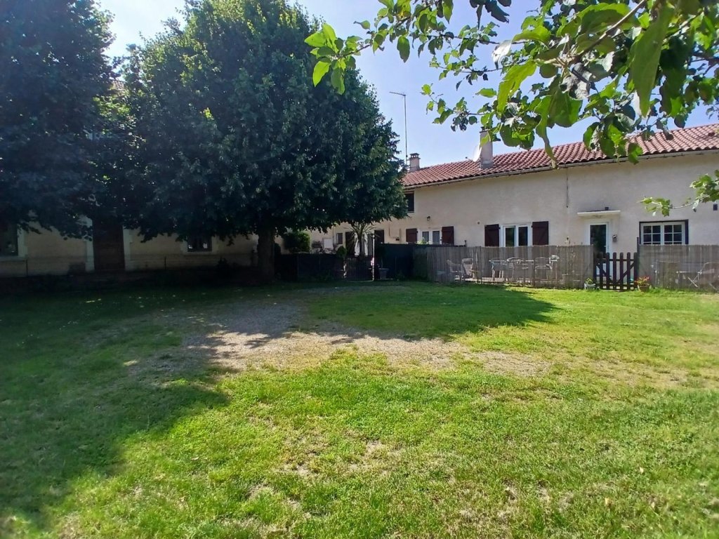 IMMEUBLE A VENDRE - CHAMBEON - 253.94 m2 - 249 000 &euro;