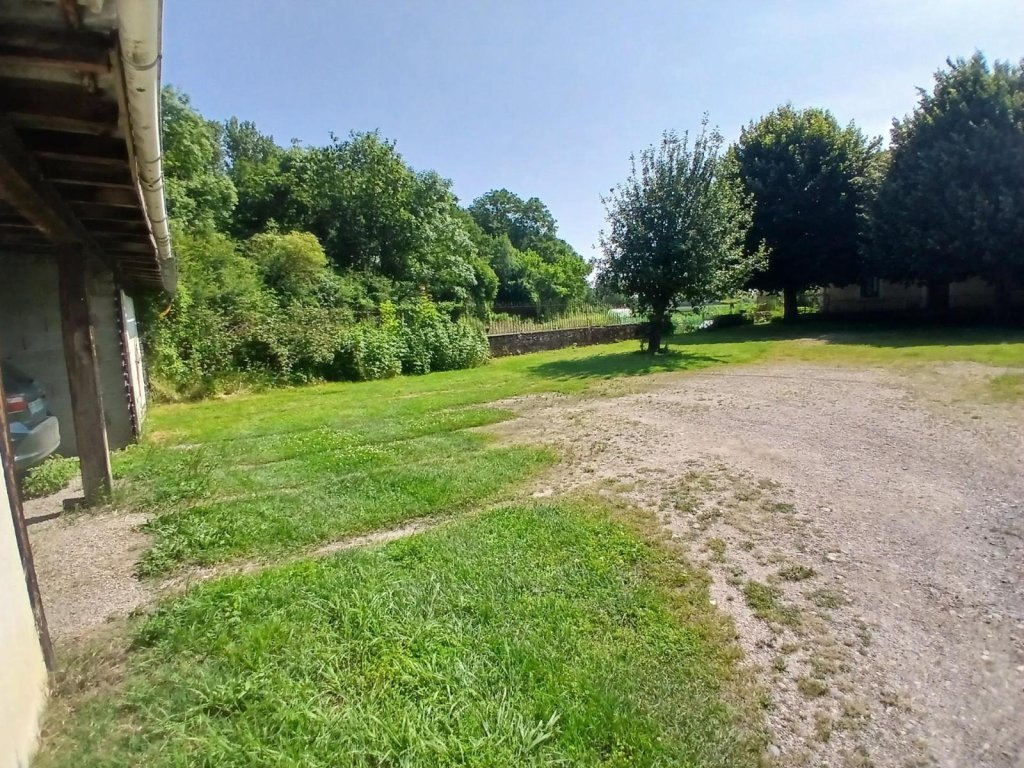 IMMEUBLE A VENDRE - CHAMBEON - 253.94 m2 - 249 000 &euro;