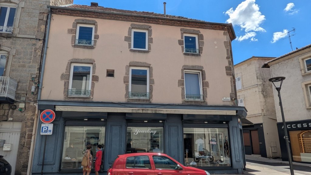 IMMEUBLE DE RAPPORT A VENDRE - FEURS - 430 m2 - 365 000 &euro;
