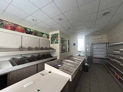 LOCAL COMMERCIAL A LOUER - CHAZELLES SUR LYON - 3 550 € HC par mois