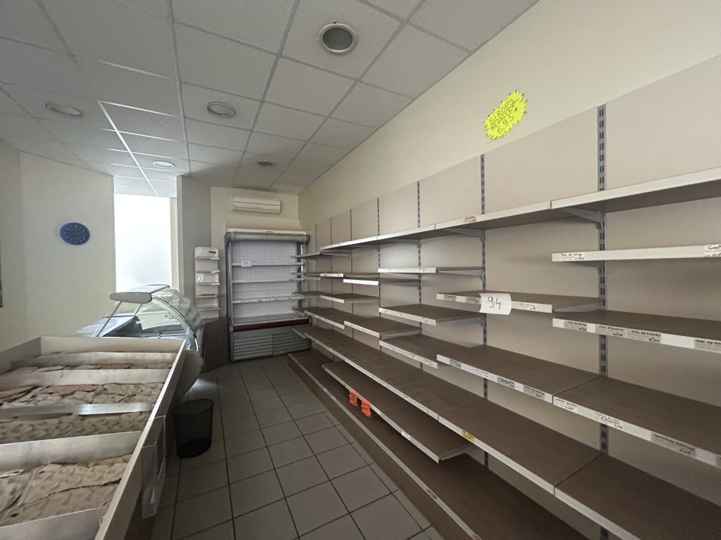 LOCAL COMMERCIAL A LOUER - CHAZELLES SUR LYON - 3 550 &euro; HC par mois