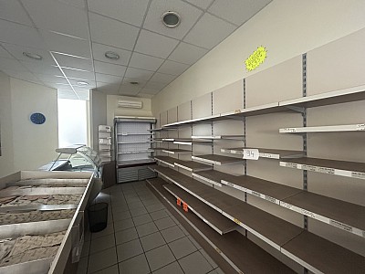 LOCAL COMMERCIAL A LOUER - CHAZELLES SUR LYON - 3 550 € HC par mois