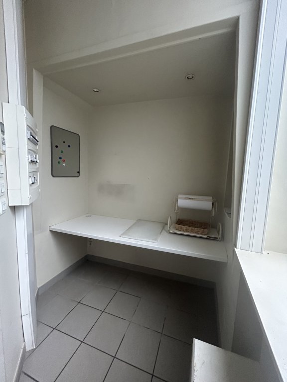 LOCAL COMMERCIAL A LOUER - CHAZELLES SUR LYON - 3 550 &euro; HC par mois