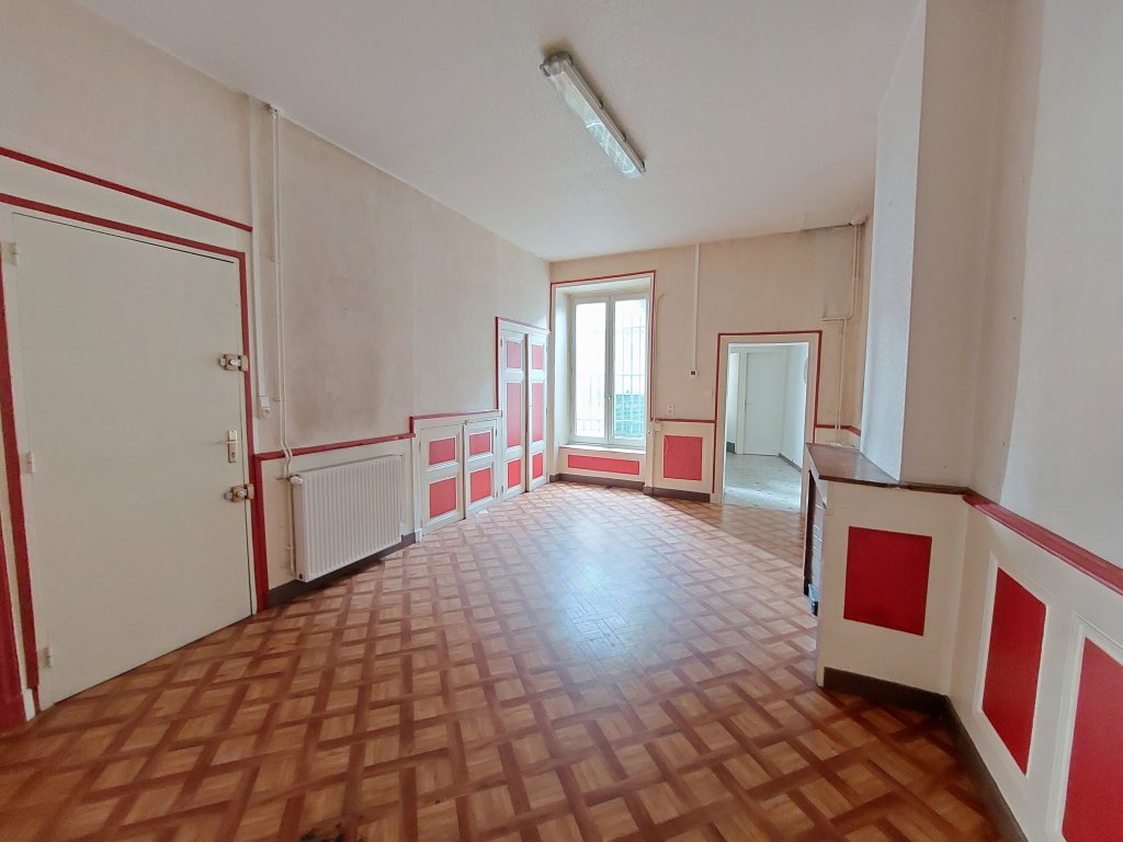 LOCAL COMMERCIAL A LOUER - CHAZELLES SUR LYON - 46.09 m2 - 420 &euro; HC par mois