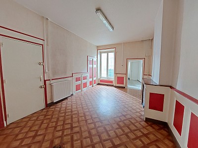 LOCAL COMMERCIAL A LOUER - CHAZELLES SUR LYON - 46.09 m2 - 420 € HC par mois