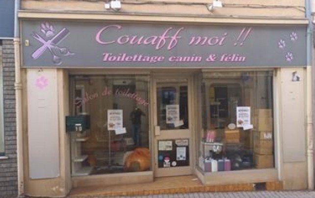 LOCAL COMMERCIAL A LOUER - CHAZELLES SUR LYON - 42.35 m2 - 400 &euro; HC par mois