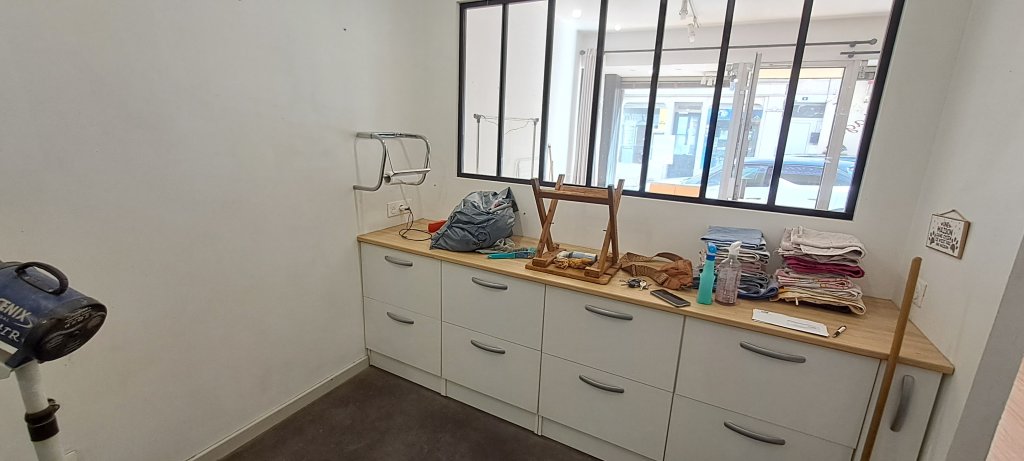 LOCAL COMMERCIAL A LOUER - CHAZELLES SUR LYON - 42.35 m2 - 400 &euro; HC par mois