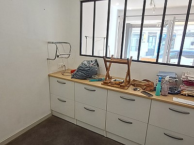 LOCAL COMMERCIAL A LOUER - CHAZELLES SUR LYON - 42.35 m2 - 400 € HC par mois