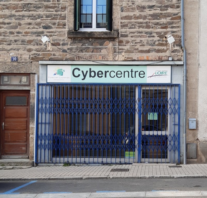 LOCAL COMMERCIAL A LOUER - CHAZELLES SUR LYON - 36.13 m2 - 350 &euro; HC par mois