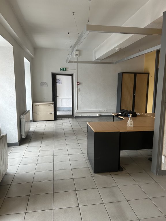 LOCAL COMMERCIAL A LOUER - MONTBRISON - 88.7 m2 - 690 &euro; HC par mois