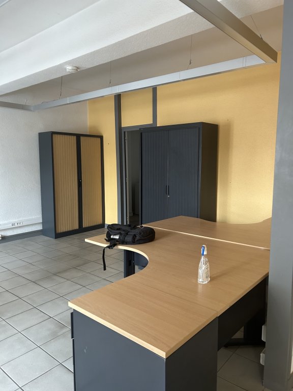 LOCAL COMMERCIAL A LOUER - MONTBRISON - 88.7 m2 - 690 &euro; HC par mois