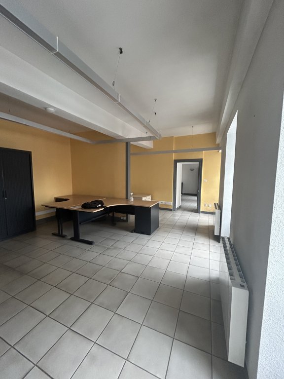 LOCAL COMMERCIAL A LOUER - MONTBRISON - 88.7 m2 - 690 &euro; HC par mois