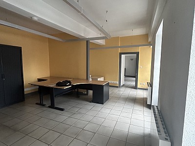 LOCAL COMMERCIAL A LOUER - MONTBRISON - 88.7 m2 - 690 € HC par mois