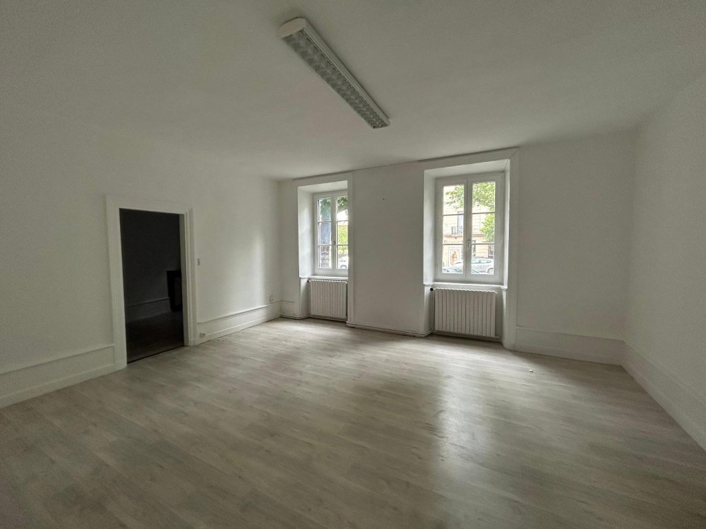 LOCAL D ACTIVITE A LOUER - MONTBRISON - 130 m2 - 745 &euro; HC par mois