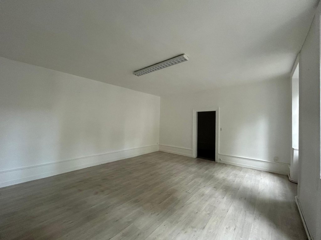 LOCAL D ACTIVITE A LOUER - MONTBRISON - 130 m2 - 745 &euro; HC par mois
