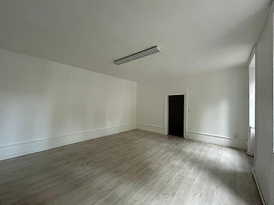 LOCAL D ACTIVITE A LOUER - MONTBRISON - 130 m2 - 745 € HC par mois