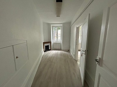 LOCAL D ACTIVITE A LOUER - MONTBRISON - 130 m2 - 745 € HC par mois