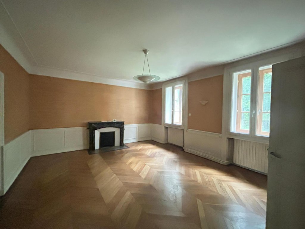 LOCAL D ACTIVITE A LOUER - MONTBRISON - 130 m2 - 745 &euro; HC par mois